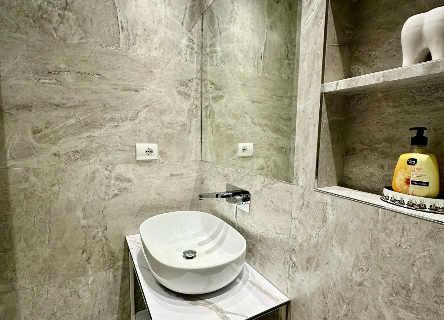 Aqua Apartments Seaview Sarande 0*,  Albania