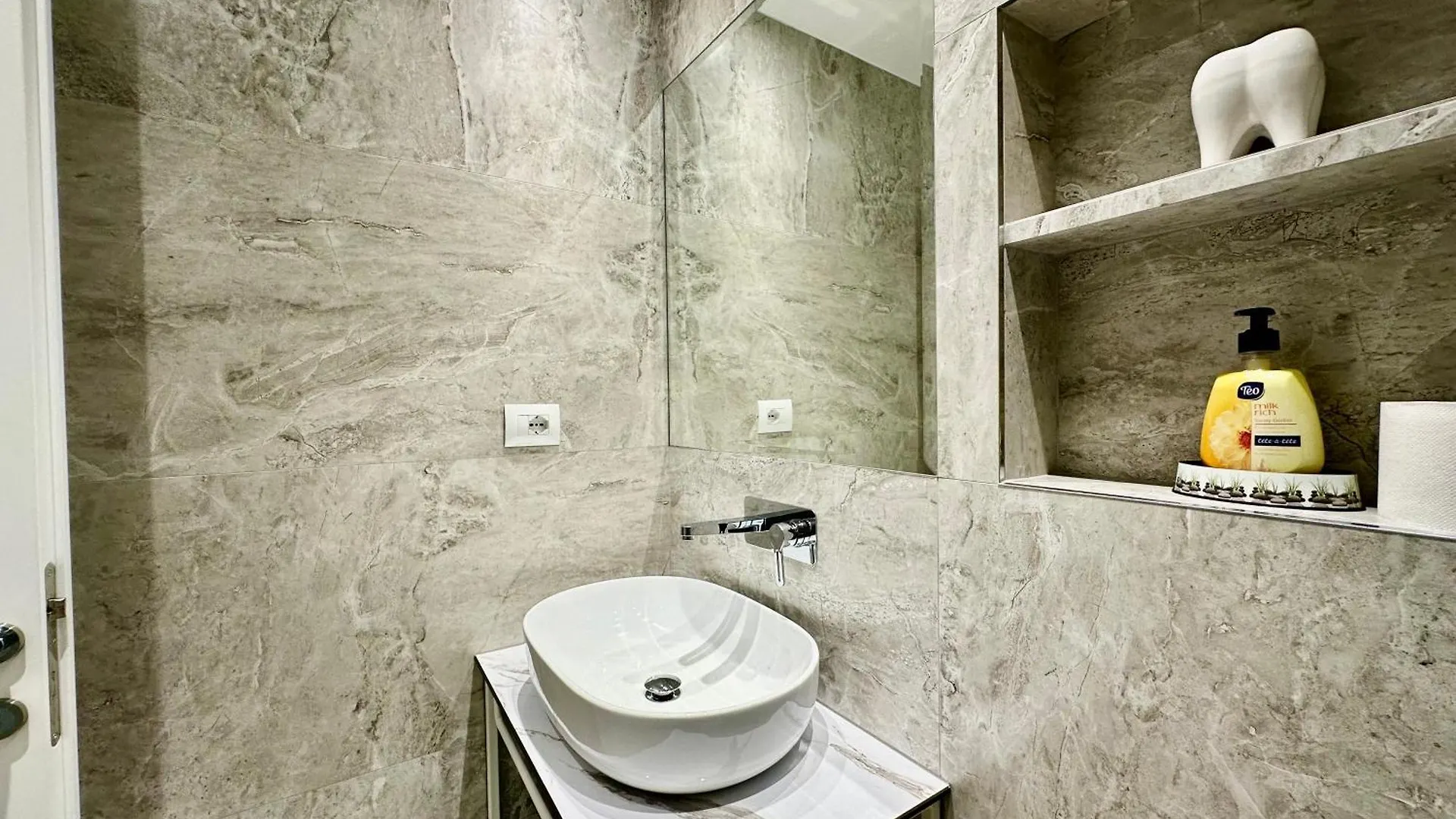 Aqua Apartments Seaview Sarande Albania